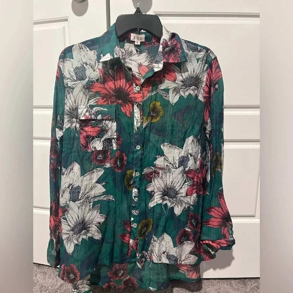 POL size small blouse. Very pretty!